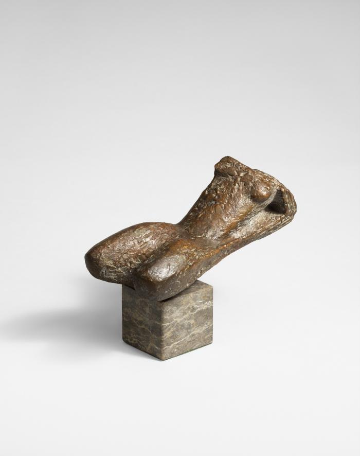 WEIBLISCHER TORSO WAAGERECHT