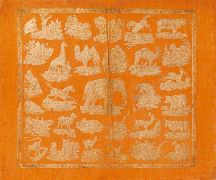 Buntpapier/Brokatpapier. - Bilderbogenartiges Blatt. In fünf Reihen insgesamt 31 verschiedene Wildtiere und heimische Tiere, z.B. Löwe, Giraffe, Elefant, Kamel, Zebra, Schlange, Kaninchen, Otter, Krokodil.