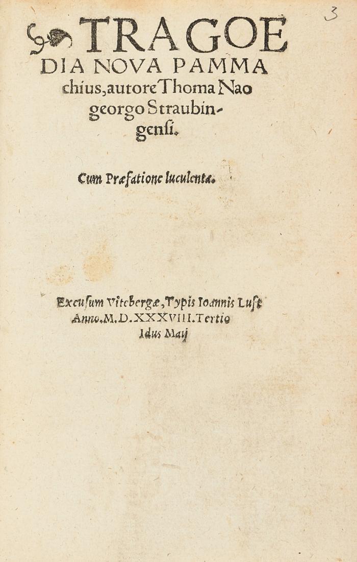Sammelband mit 6 Drucken des 16. Jhs. von Rhodoman, Naogeorgus, Stummel u.a. - 1) Luther, Martin:  [Der kleine Katechismus]:  Katechesis Lutheru e mikra (Griech.) Paruus Catechismus Lutheri, Carmine graeco heroico redditus. Frankfurt am Main: J. Wolff d. Ä. 1573. 80 Bll. - VD16 L 5258. 
2)  Lukianus Samosatensis:  Dialogoi uranioi, enalioi, kai nekrikoi (griech.). Dialogi Coelestes, Marini, & Inferni, poëticarum fabularum sylua ... Basel: (J. Oporinus 1545). 4 Bll., 182 SS. - VD16 L 2953. 
3)  Naogeorgus, Thomas: Tragoedia nova pammachius Cum Praefatione luculenta. Wittenberg: H. Lufft 1583. 83 Bll., 1 w. Bl. - VD16 K 1005. 
4) Ders.: Incendia seu pyrgopolinices tragoedia recens nata, nephanda, quorundam papistici gregis exponens facinora. Wittenberg: G. Rau 1541. 1 Bl., 49 num. Bll. - VD16 K978.
5) Stummel, Christoph (d. Ä.): Studentes comoediae de vita studiosorum, nunc primum in lucem aedita ... addita est praefatio iodoci ... Köln: P. Horst 1569. 48 Bll. - VD16 S 9848. - Mit