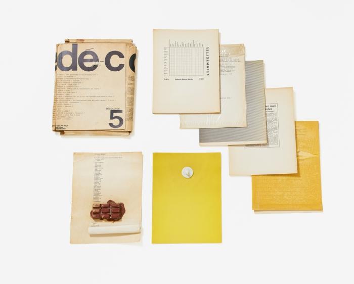 ZWEI FRÄULEIN MIT LEUCHTENDEM BROT