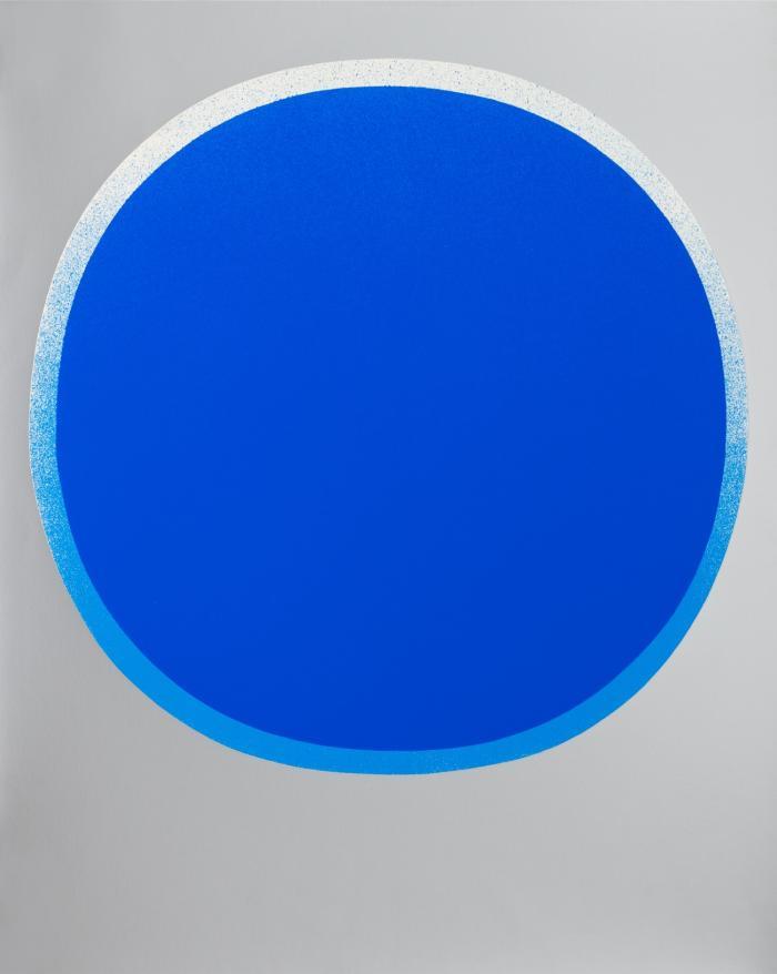 BLAUER KREIS MIT HELLEM KRANZ AUF SILBER