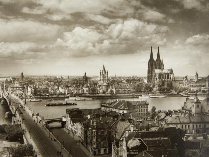KÖLN, DIE RHEINFRONT VON ST. HERIBERT AUS GESEHEN