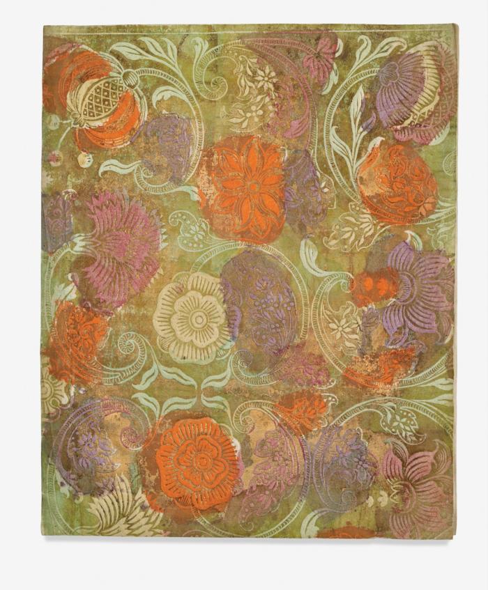 Buntpapier/Brokatpapier. - Sammlung von 10 Buntpapier-Broschuren, meist mit ornamentalem Rankenwerk, bestehend aus Girlanden mit großen (Phantasie)-Blüten und Früchten (Beeren, Trauben).