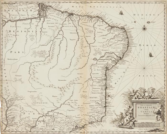 Brasilien. - Nova et Accurata Brasiliae totius Tabula, das östliche Brasilien, Seekarte, mit figürlicher Kartusche und Schiffsstaffage.