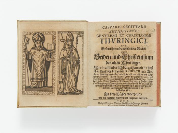 2 Werke über Thüringen in einem Band: Antiquitates gentilismi et christianismi Thuringici. Das ist gründlicher und ausführlicher Bericht von dem Heiden- und Christenthum der alten Thüringer. 3 Tle. in 1 Bd. +  Antiquitates Regni Thuringici. Das ist: Gründlicher und Ausführlicher Bericht von dem Nahmen und alten Zustande des Thüringer Landes insonderheit aber von dem alten Thüringischen Königreich ... zuletzt noch zu finden, die sonst noch nie in Druck herausgegebene Schrift des berühmten Manns Petri Albini Specimen historiae novae Thuringorum.