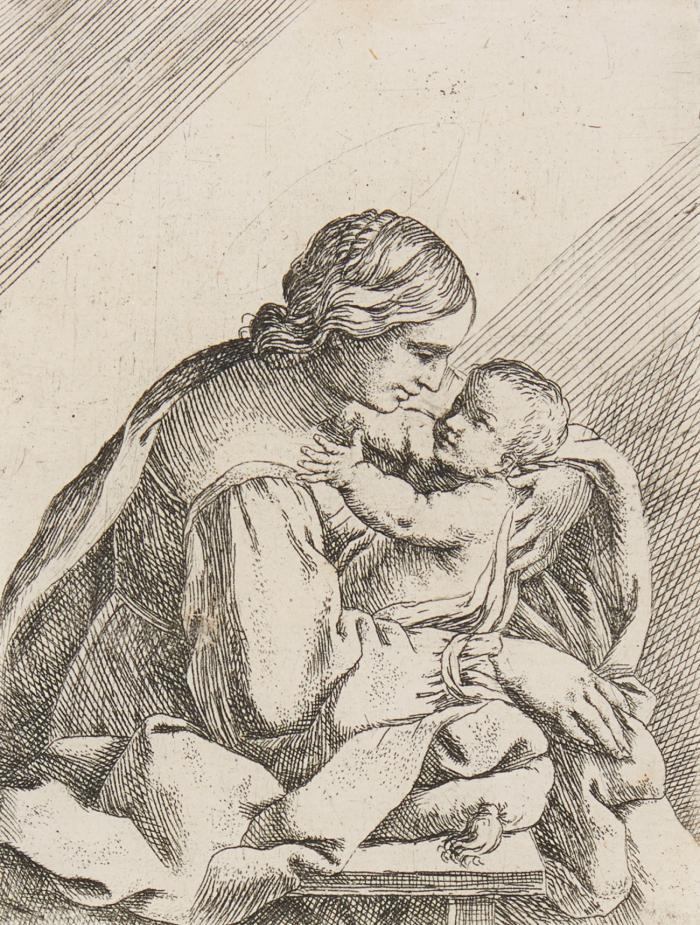 Die Madonna, das Christuskind umarmend.