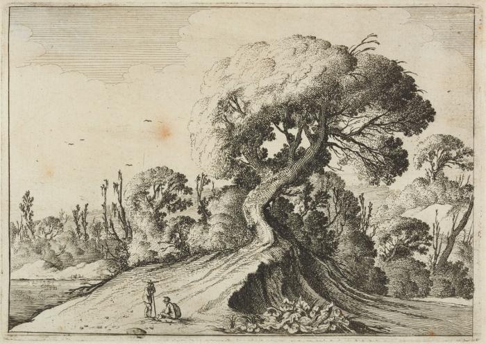 Landschaft mit zwei Wanderern vor einem großen Baum auf einem Hügel.