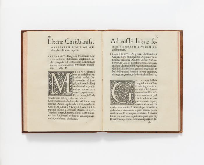 Exemplaria literarum quibus & christianissimvs Galliarum rex Frãciscus, ab aduersariorum maledictis defenditur: & controuersiaru(m) causæ, ex quibus bella hodie inter ipsum & Carolum quintu(m) imperatorem emerserunt, explicãtur ...
