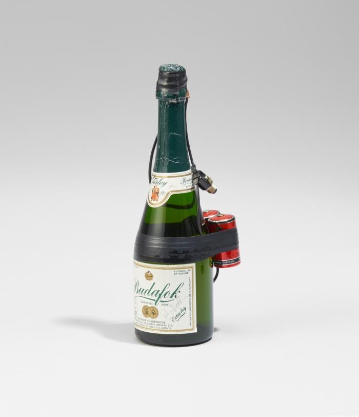 OHNE TITEL (CHAMPAGNER BOMBE)