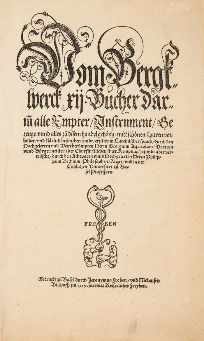 Vom Bergkwerck xij. Bücher dariñ alle Empter/ Instrument/ Gezeuge/ vnnd alles zu(o) disem Handel gehörig/ mitt schönen figuren vorbildet/ vnd klärlich beschriben seindt ... jezundt aber verteüscht/ durch ... Philippum Bechium