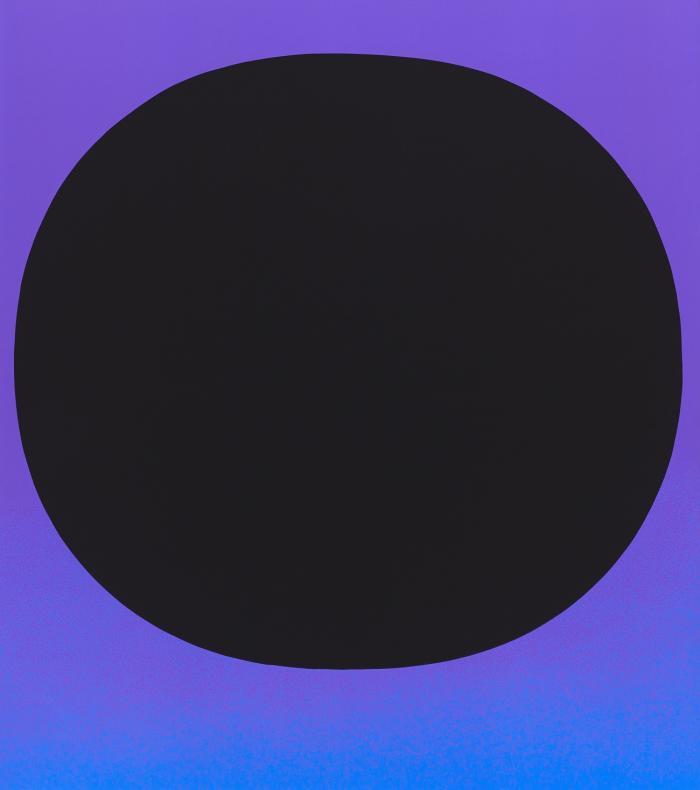 SCHWARZER KREIS AUF BLAUVIOLETT