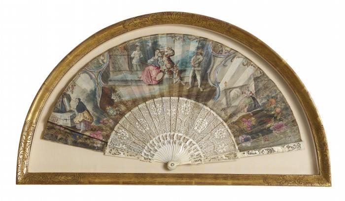 Fächer. – Figürlich gestaltetes Blatt mit Szenen u. a. nach J.-A. Watteau Belle n'écoutez rien und Blumenranken.