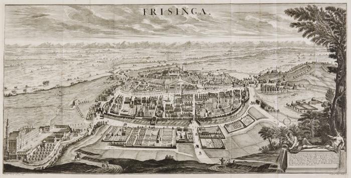 Freising. Frisinga. Gesamtansicht von Norden mit dem Domberg im Mittelpunkt.