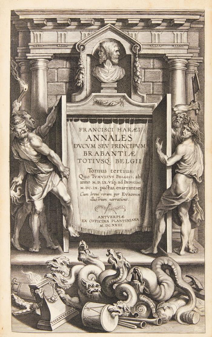 Annales ducum seu principum Brabantiae totiusque Belgii.Tomi tres: Quorum Primo solious Brabantiae, Secundo Belgii uniti Principum res gestae, Tertio Belgici Tumultus usque ad Inducias anno M.DC.IX. pactas, enarrantur. 3 Bde. in 2.
Angebunden: Hermannus Hugo: Obsidio Bredana armis Philippi IIII. auspiciis Isabellae ductu Ambr. perfecta. Antwerpen: Plantinianis 1626. Mit Kupfertitel n. Rubens, 13 meist doppelblgr. gest. Tafeln m. Militärplänen u. Textkupfern. 3 Bll., 128 SS., 2 Bll.