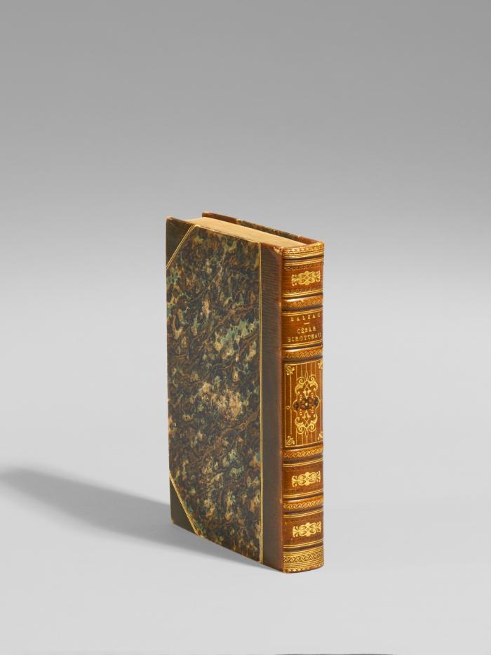 Histoire de la grandeur et de la décadence de César Birotteau, parfumeur, chevalier de la Légion-d'honneur, etc. Nouvelle scène de la vie parisienne. 2 Tle in 1 Bd. Paris: Chez l'Éditeur, 3 rue Coq-Héron, 1838. 354 S., 3 Bl; 337 S., 1 nn. S.; 6 Bl., 16 S. Verlagsanzeigen.