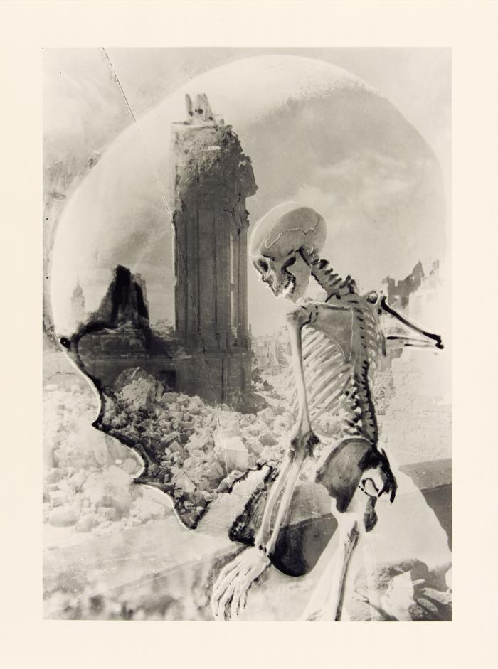 Edmund Kesting. Dresdner Totentanz. 1992. Mappe mit 5 Fotografien. Griffelkunst E 199 I-V.