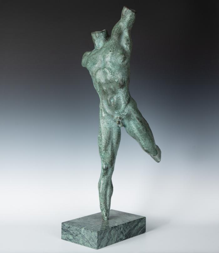 TORSO DES ROSSEBÄNDIGERS