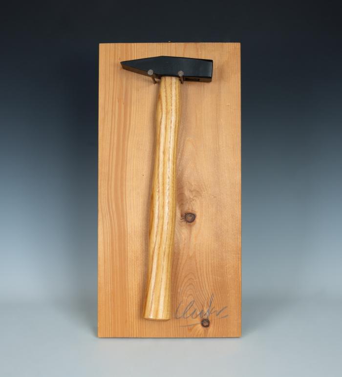 Günther Uecker. Do it yourself. 1968. Multiple. Hammer mit 2 Nägeln auf Holzbrett. Signiert.