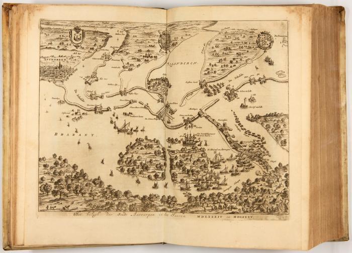 Nederlantsche oorloghen, beroerten, ende borgerlijcke oneenicheyden, beginnende mette opdrachte der selber landen gedaen by Keyse Karel de V.  aen ... Philippus van Spangien, tot de droevige doot van ... Willem prince van Orangien / Vervolgh van de Nederlandsche oorloghen ... 5 in 6 Bdn. (dabei Teil III in 2 Bdn.).