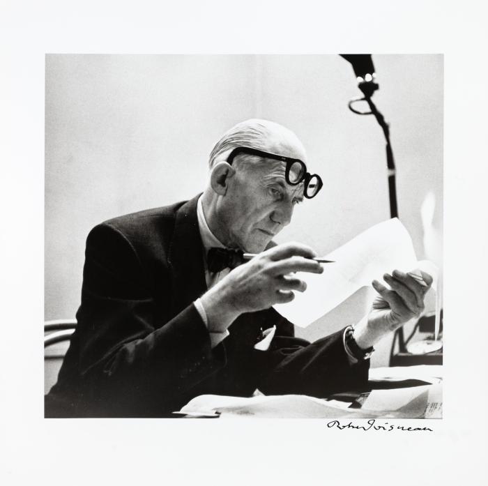 LE CORBUSIER
ROBERT DOISNEAU / JEAN PETIT: Bonjour Monsieur Le Corbusier.