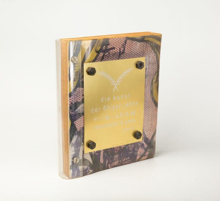 Klaus Staeck. die kunst der 60er jahre. 1970. Buchobjekt mit Messingplatte und Schrauben. Ex. 9/20. Signiert.
