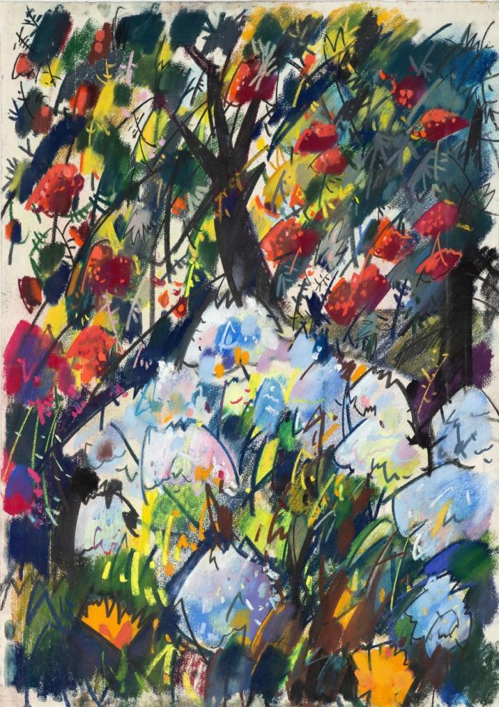BAUM HINTER DEM BLUMENBEET