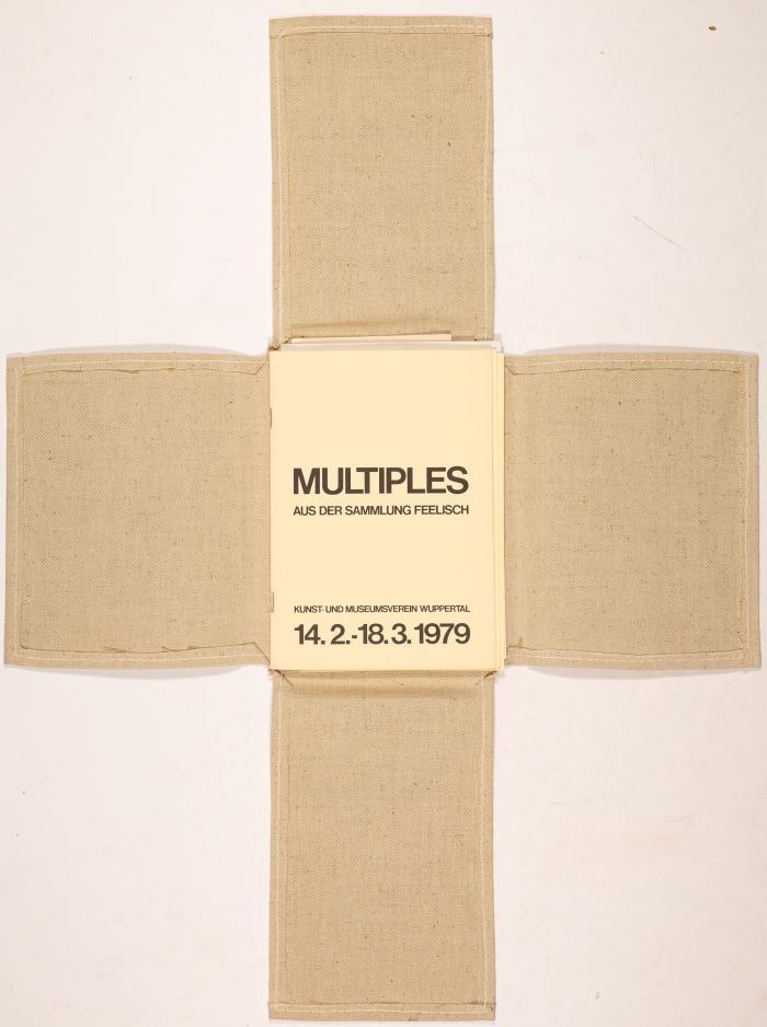 Franz Erhard Walther. Multiples aus der Sammlung Feelisch. 1979. Faltbogen in Leinenmappe.