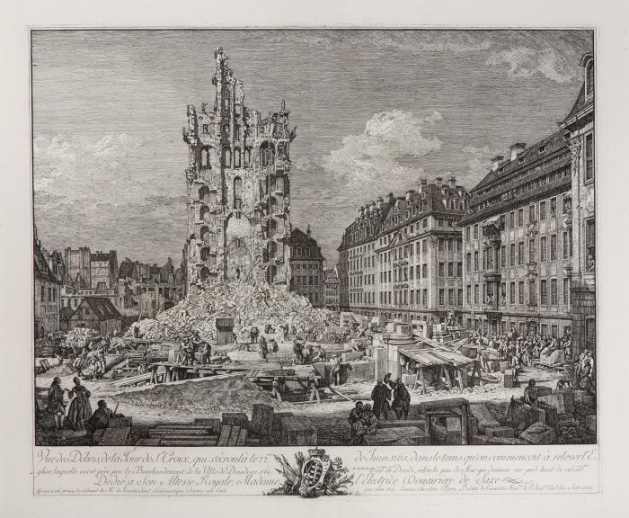 Die Trümmer der ehemaligen Kreuzkirche zu Dresden