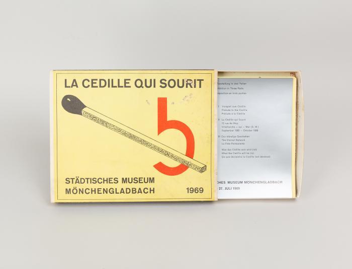Kassettenkatalog zur Ausstellung: La Cédille qui sourait, 18.6. – 27.7.1969, Städtisches Museum Mönchengladbach