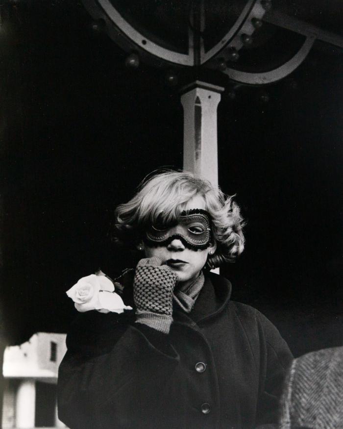 HEINZ HELD
Die Magie des Banalen. Essay und 12 Fotos.