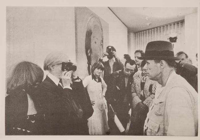 JOSEPH BEUYS
JOHANNES STÜTTGEN: Das Warhol-Beuys-Ereignis. 3 Kapitel aus: Der ganze Riemen. Gelsenkirchen: Free Intern. Iniv. (FIU) 1979.