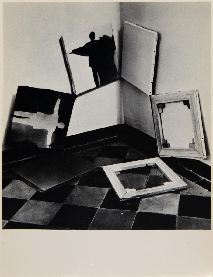 GIULIO PAOLINI
Kassettenkatalog zur Ausstellung am 3. März bis 11. April 1977.  Städtisches Museum Mönchengladbach.