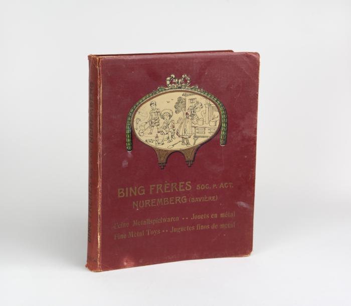 Spielzeugkatalog. - Bing, Gebrüder: Feine Metall-Spielwaren, Kinderkochherde. Einrichtungsgegenstände für Puppenküchen u. Puppenzimmer. Emaillespielwaren. Puppen-Badewannen und Waschgarnituren. Sommerspiele etc. [Verkaufskatalog].