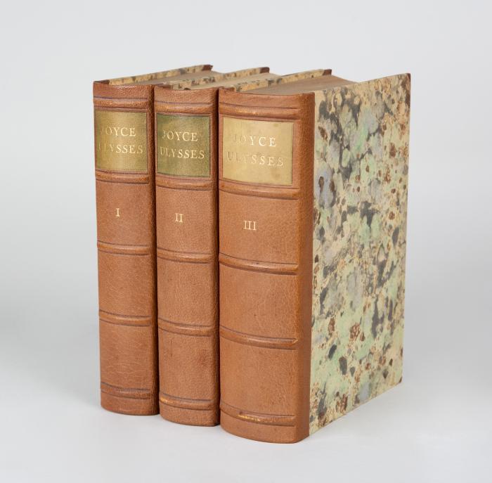 Joyce, James: Ulysses. Vom Verfasser geprüfte deutsche Ausgabe von Georg Goyert. 3 Bde. Basel: Privatdruck durch Vermittlung des Pariser Büros des Rhein-Verlags 1927.