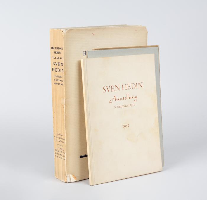 Hedin. - Hyllingsskrift tillägnad Sven Hedin pa hans 70-arsdag den 19 Febr.1935.
