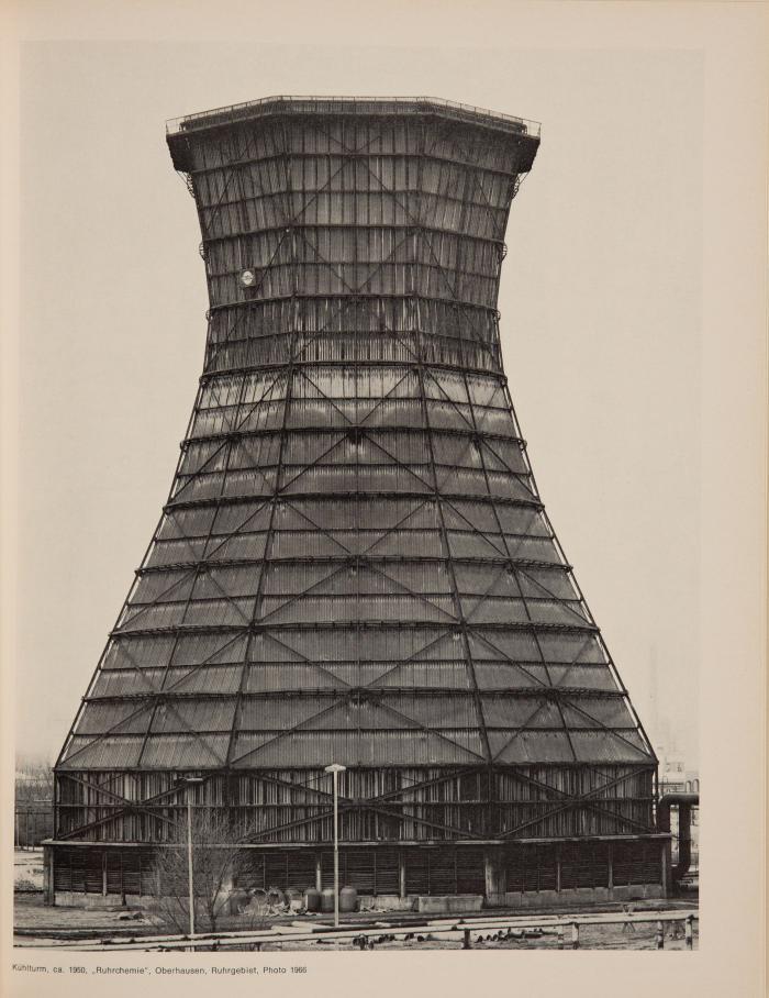 BERND u. HILLA BECHER
Anonyme Skulpturen. Eine Typologie technischer Bauten.