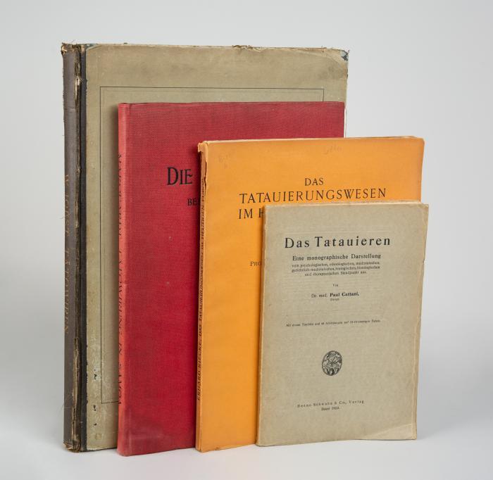 Tätowiren. Narbenzeichnen und Körperbemalen. Ein Beitrag zur vergleichenden Ethnologie.