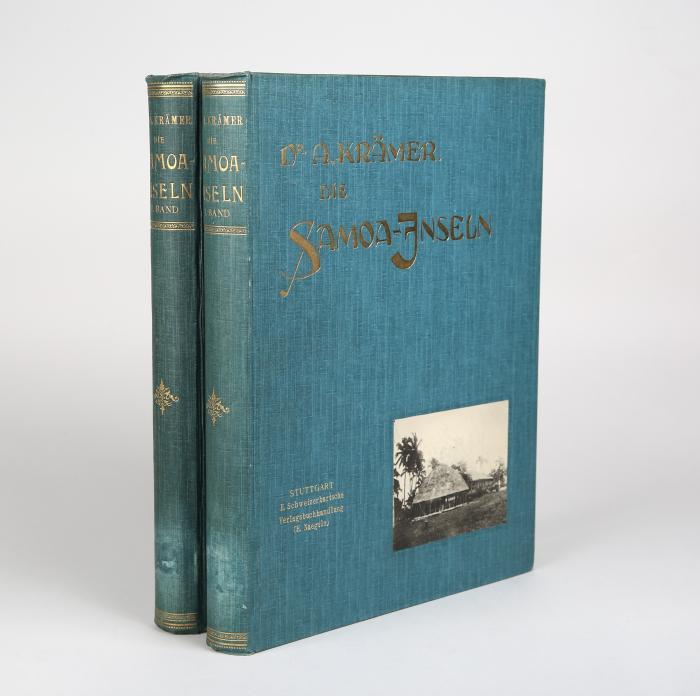 Krämer, Augustin: Die Samoa-Inseln. Entwurf einer Monographie mit besonderer Berücksichtigung Deutsch-Samoas. 2 Bde. Stuttgart: Schweizerbartsche Verlagsbuchhandlung 1902-1903.