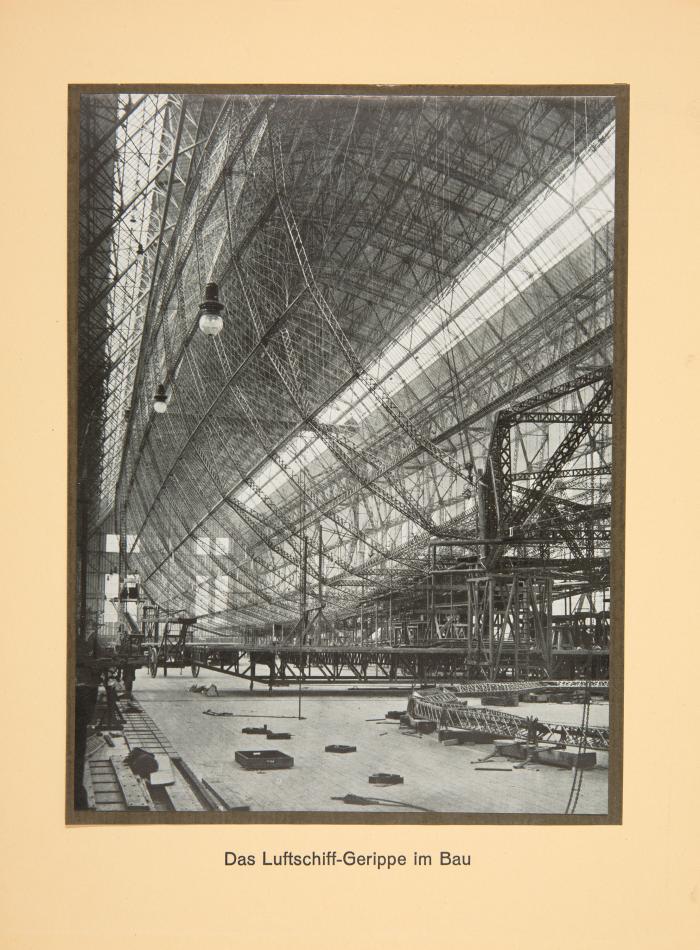 Zeppelin-Luftschiffe. 4 Veröffentlichungen und 1 Beilage.