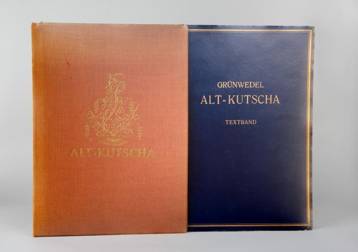 Alt-Kutscha, archäologische und religionsgeschichtliche Forschungen an Tempera-Gemälden aus Buddhistischen Höhlen der ersten acht Jahrhunderte nach Christi Geburt. Textband und Tafelteil.