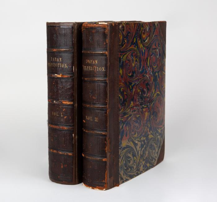 Narrative of the expedition of an American squadron to the China Seas and Japan, performed in the years 1852, 1853, and 1854, under the command of Commodore M. C. Perry, United States Navy, by order of the government of the United States. 2 Bde. (von 3 Bdn.).