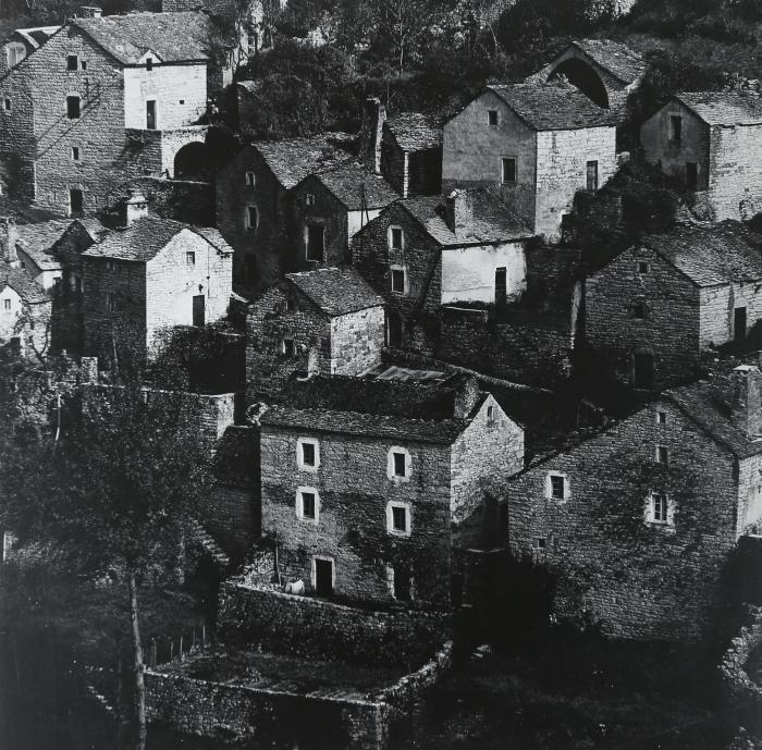 Dorf an der Tarnes. Cevennes (Frankreich)