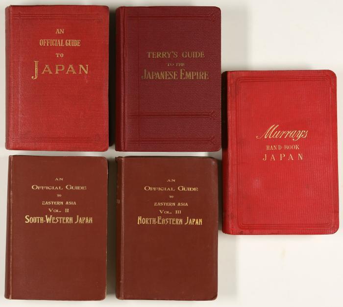 Japan. - 23 illustrierte Reiseführer, dabei Dubletten beziehungsweise Mehrfachexermplare und Beilagen.