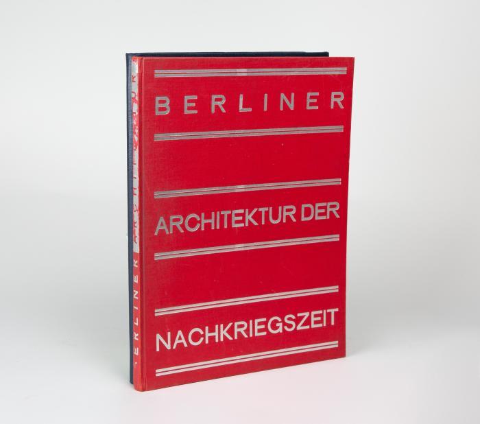 Berlin. - 2 Bildbände zur Architektur der Zwischenkriegszeit.