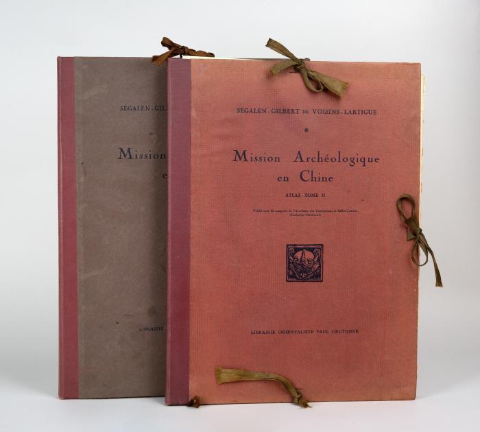 Segalen, Victor, Gilbert de Voisins und Jean Lartigue: Mission Archéologique en Chine (1914 et 1917). 2 Atlas-Bände. Ohne den Textband.