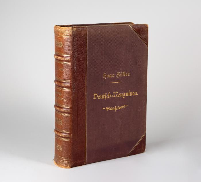 Deutsch-Neuguinea und meine Ersteigung des Finisterre-Gebirges.  Eine Schilderung des ersten erfolgreichen Vordringens zu den Hochgebirgen Inner-Neuguineas, der Natur des Landes, der Sitten der Eingeborenen und des gegenwärtigen Standes der deutschen Kolonisationsthätigkeit in Kaiser-Wilhelms-Land, Bismarck- und Salomo-Archipel, nebst einem Wortverzeichnis von 46 Papua-Sprachen.  Stuttgart u. a.: Union Deutsche Verlagsgesellschaft 1891.