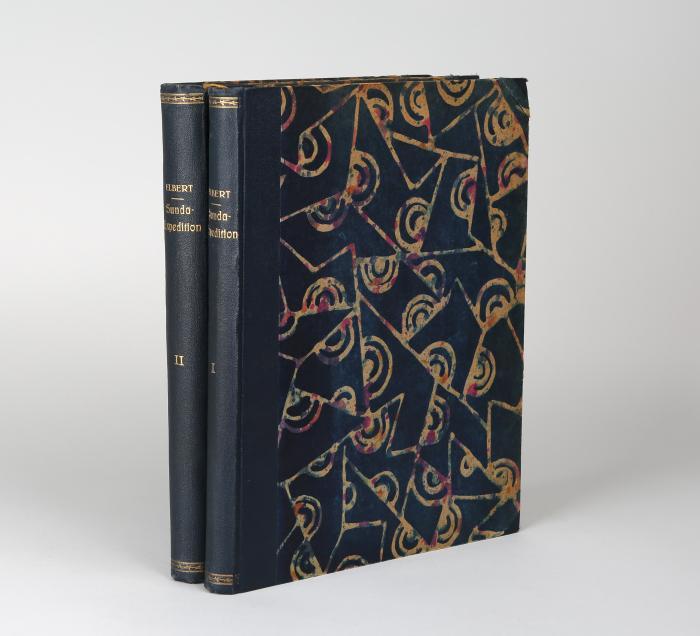 Die Sunda-Expedition des Vereins für Geographie und Statistik zu Frankfurt am Main. Festschrift zur Feier des 75jährigen Bestehens des Vereins. 2 Bände.