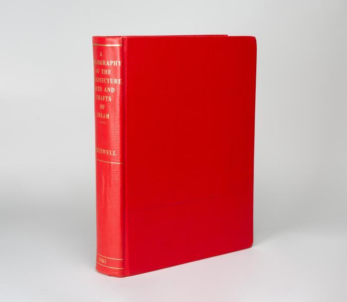 Creswell, Keppel Archibald Cameron: A Bibliography of the Architecture, Arts and Crafts of Islam to 1st Jan. 1960. Kairo: The American University at Cairo Press 1961.