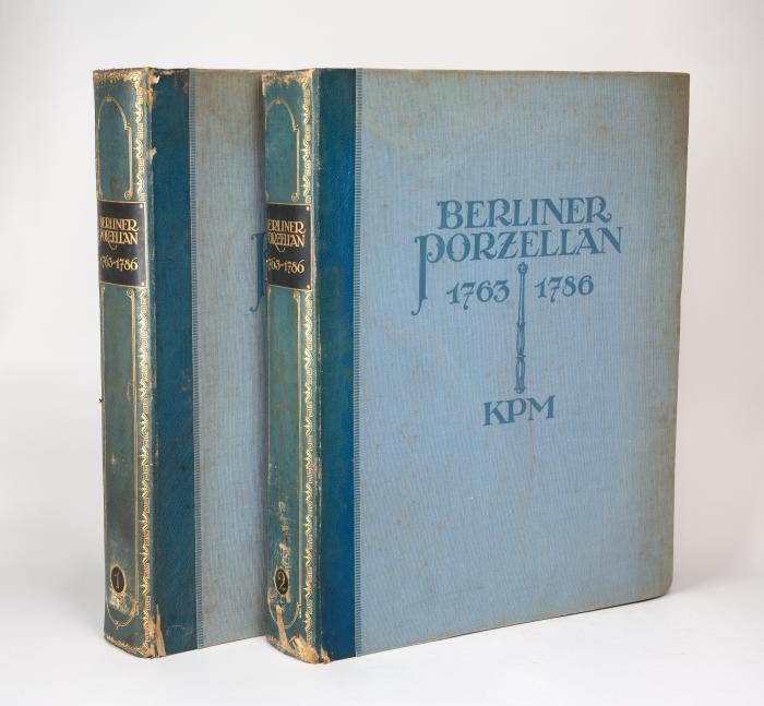 Lenz, Georg: Berliner Porzellan. Die Manufaktur Friedrichs des Großen 1763-1786. Zum 150jährigen Bestehen der Königlichen Porzellan-Manufaktur zu Berlin. 2 Bde.