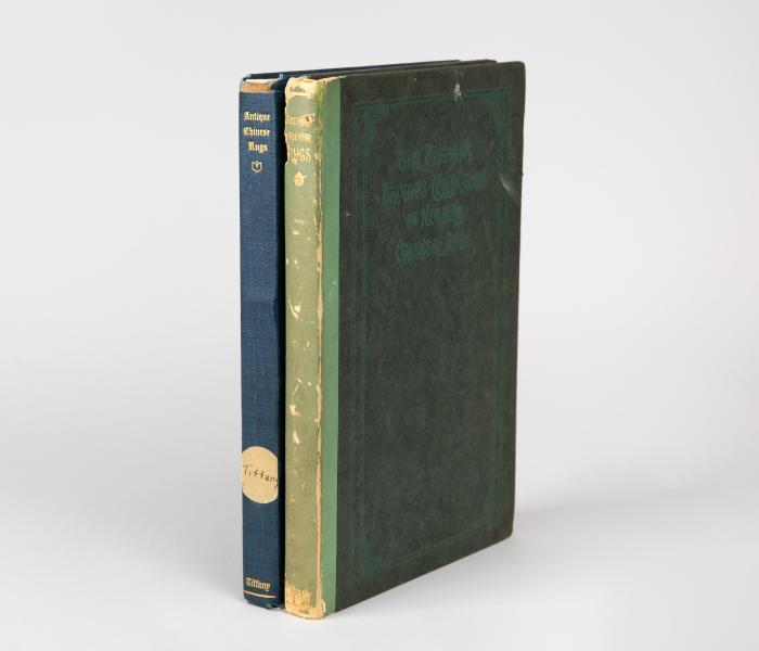 The Tiffany Studios Collection. Zwei Bände über antike Teppiche.